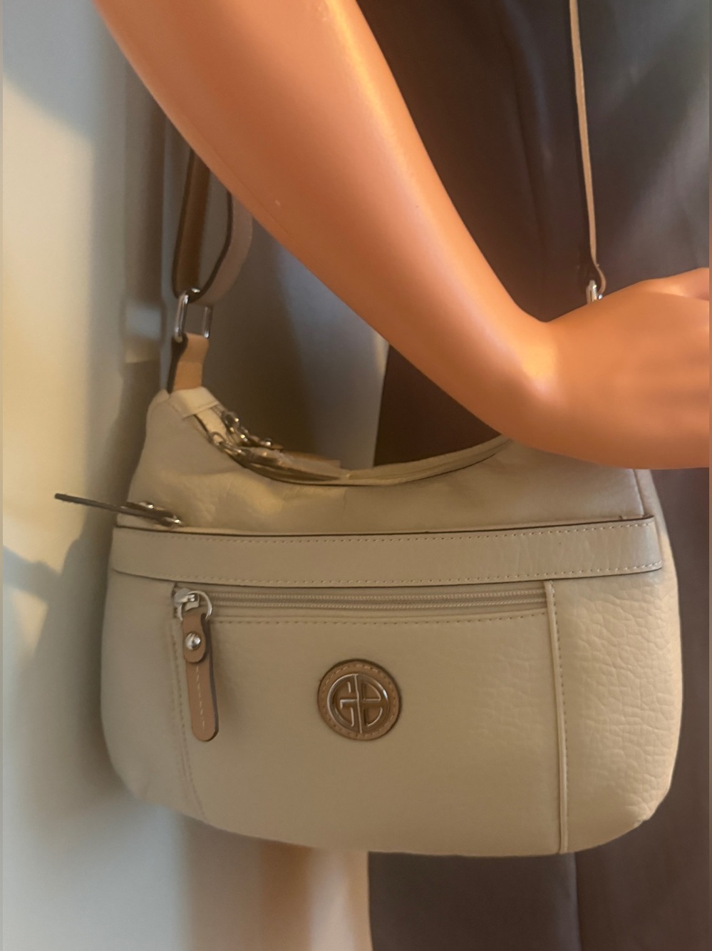 Giani Bernini
Small Pebble Hobo Bag